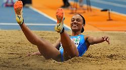 Larissa Iapichino stratosferica: oro agli Europei Indoor. Salta 6.94 e batte anche la mamma Fiona May. Il video