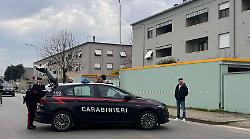 Uccide la mamma nel sonno, poi chiama i carabinieri e si costituisce