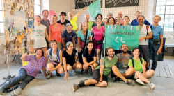 La carovana del festival Naturalmente pianoforte e la guida del Touring Club "La via di Francesco in Toscana"