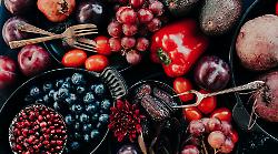Dieta vegana: cosa mangiare e cosa no. Come evitare i rischi e le possibili malattie. Alimenti e possibili carenze