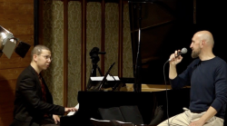 Arezzo, viaggio nella musica italiana. Da Tenco a Battisti, da Mina a Cocciante. Il concerto di Gianni Bruschi e Santiago Fernandez