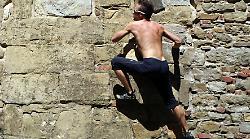 Arezzo Street Boulder: una gara di arrampicata tra le mura medicee