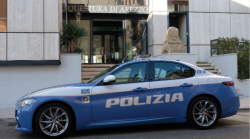 Scontro fra gruppi rivali nel locale della notte poi chiuso: daspo urbano per 6 giovani (4 minori)