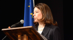 Arezzo, assassini arrestati, suicidi evitati, traffici di droga smantellati: tutti gli agenti della polizia premiati al Petrarca 
