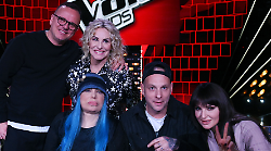 The voice senior, chi vincerà la sfida dell'ultima puntata? I favoriti e le squadre in gara