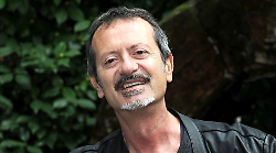 Rocco Papaleo protagonista di Esercizi di libertà sul palco del cinema teatro Masaccio