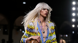 Prada, Patrizio Bertelli: "Ecco perché abbiamo acquisito Versace. Volevamo quel brand per la sua storia e la sua identità"