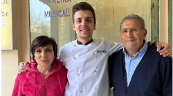 Arezzo, Giovanni 24 anni rileva storica gelateria che rischia di chiudere perché non trova a chi passare la mano