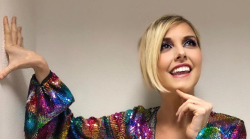 Nadia Toffa, lotta contro il cancro a colpi di sorrisi. La storia della Iena più amata, icona di resilienza e solidarietà. Il video che commuove
