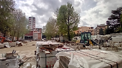 Nuovo look per piazza Giotto. Così il cantiere, tra i lavori di pavimentazione e 110 arbusti di rose