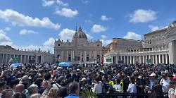 Arezzo, il vescovo Migliavacca ai funerali del Pontefice. In partenza 400 giovani per il giubileo