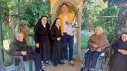 Suor Angela morta lo stesso giorno di Papa Francesco. Stava per compiere 102 anni