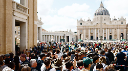 Rai 1, rivoluzione programmi per i funerali di Papa Francesco. Ecco come cambia il palinsesto oggi sabato 26 aprile
