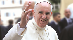 Un Papa che ti taglia la strada e la foto di un sorriso