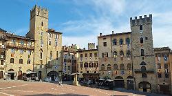 Il turismo ad Arezzo: boom di stranieri. Aumentano le strutture. 1.8 milioni di pernottamenti