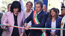 Marky Ramone suona il tamburo al Maggio Castiglionese: il batterista dei Ramones all'inaugurazione