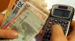 Bollette, come difendersi da contratti non richiesti: gli incontri di Federconsumatori, Cgil e Spi di Arezzo