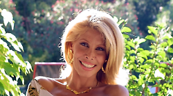 Milly D'Abbraccio, la vera storia di  Emilia Cucciniello: dal padre scambista alla carriera nel porno. La politica e il sesso a pagamento