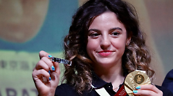 Ambra Sabatini, dalla gamba amputata alla gloria olimpica. Il dramma trasformato in gloria. Il fidanzato, i record, le sfide e ora un film