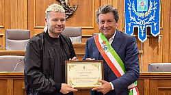 Cerimonia per Luca Agnelli dj, fama internazionale e radici salde nella sua terra. "Ai giovani dico che si può spiccare il volo"