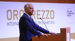 Il ministro dell'Interno Piantedosi a Oroarezzo: "Rinforzi delle forze di polizia sul territorio per la sicurezza delle aziende"