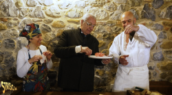 Striscia la Notizia, Davide Rampello con la rubrica Paesi, paesaggi… è arrivato a Terni per scoprire un’antica tradizione gastronomica: la preparazione del Groppone