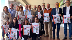 Via Fiorentina tutta pedonale per lo shopping, apparecchiata con tavoli, spettacoli e giochi