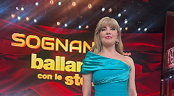 Milly Carlucci e la malattia della pelle: allergica al sole, ma regina dei riflettori (Sognando Ballando però è partito male)