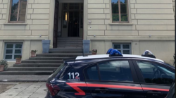 Anziano truffato in casa con telefonata dal falso maresciallo: arrestato un uomo con soldi e oro