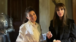 Monica Bellucci tra Toscana e Umbria, un weekend in famiglia con pranzo al Castello di Sorci. Il menu che ha scelto