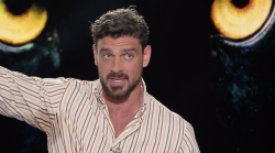 Michele Morrone, che sudata da Francesca Fagnani. Poi ammette di aver baciato un uomo. Il vino e le pozioni d’amore