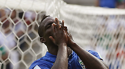 Mario Balotelli, la top10 delle follie: il campione nemico di se stesso