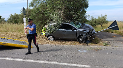 Ucciso dall'auto mentre cammina sul ciglio della strada: le foto della tragedia