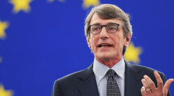 Il Pd intitola la sede di Camucia a David Sassoli, cerimonia con la famiglia e ristampa del Manifesto di Ventotene