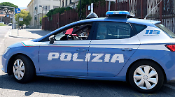 Hashish e cocaina sotto i sedili dell'auto: arrestato in A1 dalla Polizia stradale