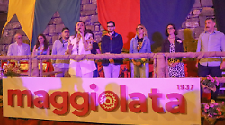 Centinaia di migliaia di fiori per la Maggiolata di Lucignano. Assegnato il Grifo d'oro: trionfa Via dell'Amore