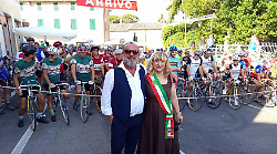 In 200 con maglie di lana e bici con il cambio sulla canna alla Chianina ciclostorica: spettacolo e gusto sulle strade