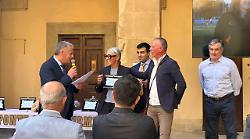 Arezzo Terra dei Grandi. La cerimonia in Comune, premio ai 40 anni del Corriere di Arezzo