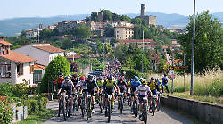 Granfondo di Poppi, non solo mountain bike anche podismo: spettacolo di sport intorno al Castello dei Conti Guidi