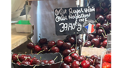 Frutta, prezzi alle stelle. La batosta delle ciliegie: fino a 40 euro al chilo. Famiglie sempre più in difficoltà. Cosa sta accadendo?