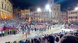 E' Giostra: la sfida dei Quattro Quartieri. Tutti a caccia di Santo Spirito