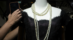 L'evoluzione degli accessori con perle: dal girocollo di Grace Kelly ai gioielli maxi del 2025