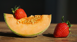 Troppo caldo, meloni bruciati dal sole. A rischio anche angurie, susine, pesche, pomodori e melanzane. Allarme per frutta e verdura