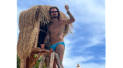 Vive in vacanza da un anno a Sharm el Sheikh. L'ex commerciante: "Con una piccola rendita si può fare, bastano meno di mille euro"