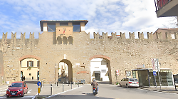 Edicola chiusa si rigenera: a San Lorentino rinasce come punto informativo. Porta del Foro lo inaugura con un evento del comitato giovanile