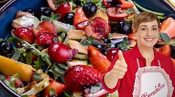 Fatto in casa da Benedetta, arriva la ricetta dell'insalata di frutta: semplice, genuina e perfetta per l'estate 