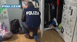Operazione contro gli estremisti di destra, perquisizioni nelle abitazioni di tre minori della provincia di Arezzo. Trovato materiale per l'istigazione al razzismo