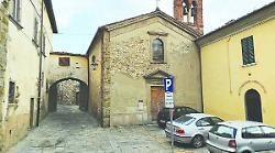 Arezzo, riapre la chiesa di San Lorenzo e tornano le messe. Ordinanza: via le auto