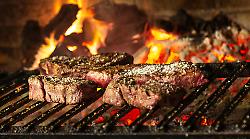Sagra della bistecca, si celebra la chianina su una griglia lunga 14 metri