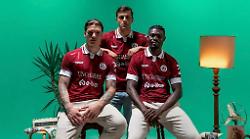 Ecco la nuova maglia dell'Arezzo per dare l'assalto alla serie B
